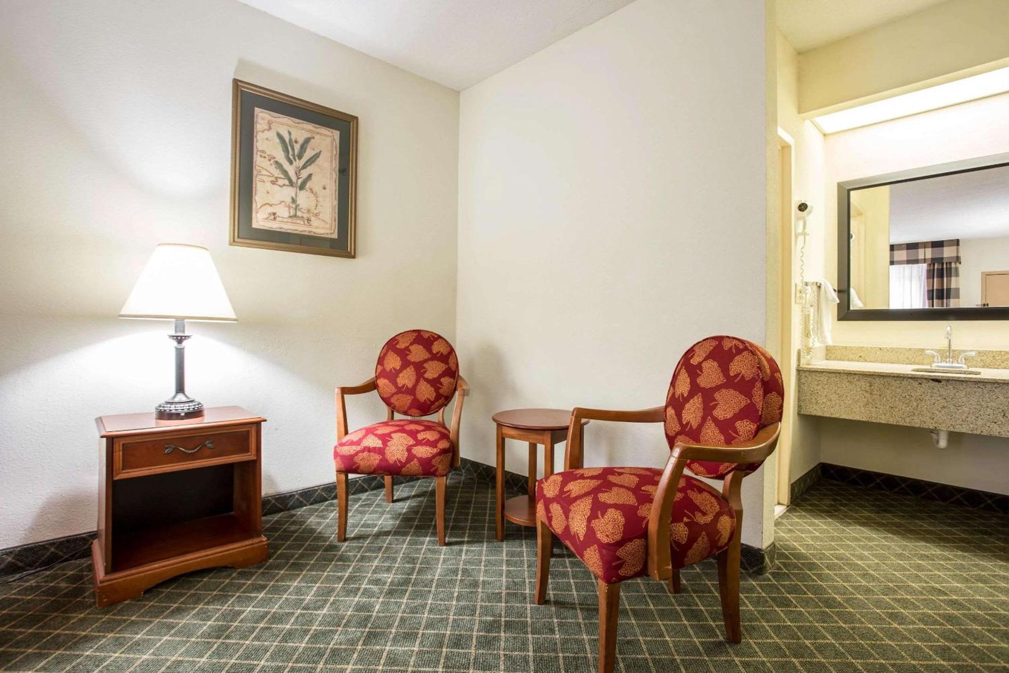 Clarion Inn & Suites Aiken South Eksteriør billede