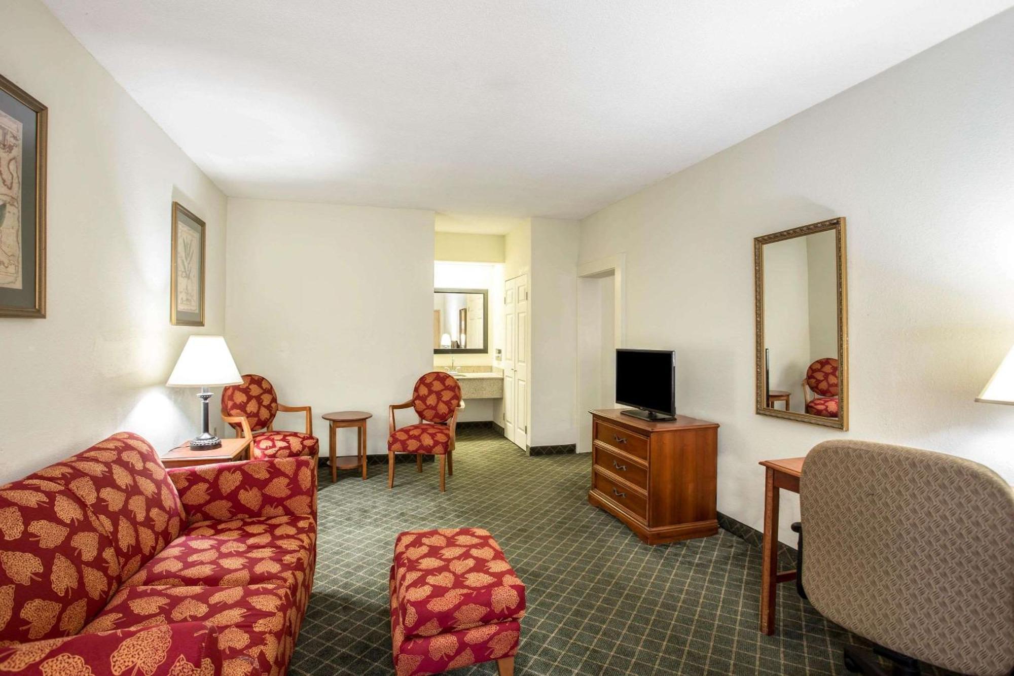Clarion Inn & Suites Aiken South Eksteriør billede
