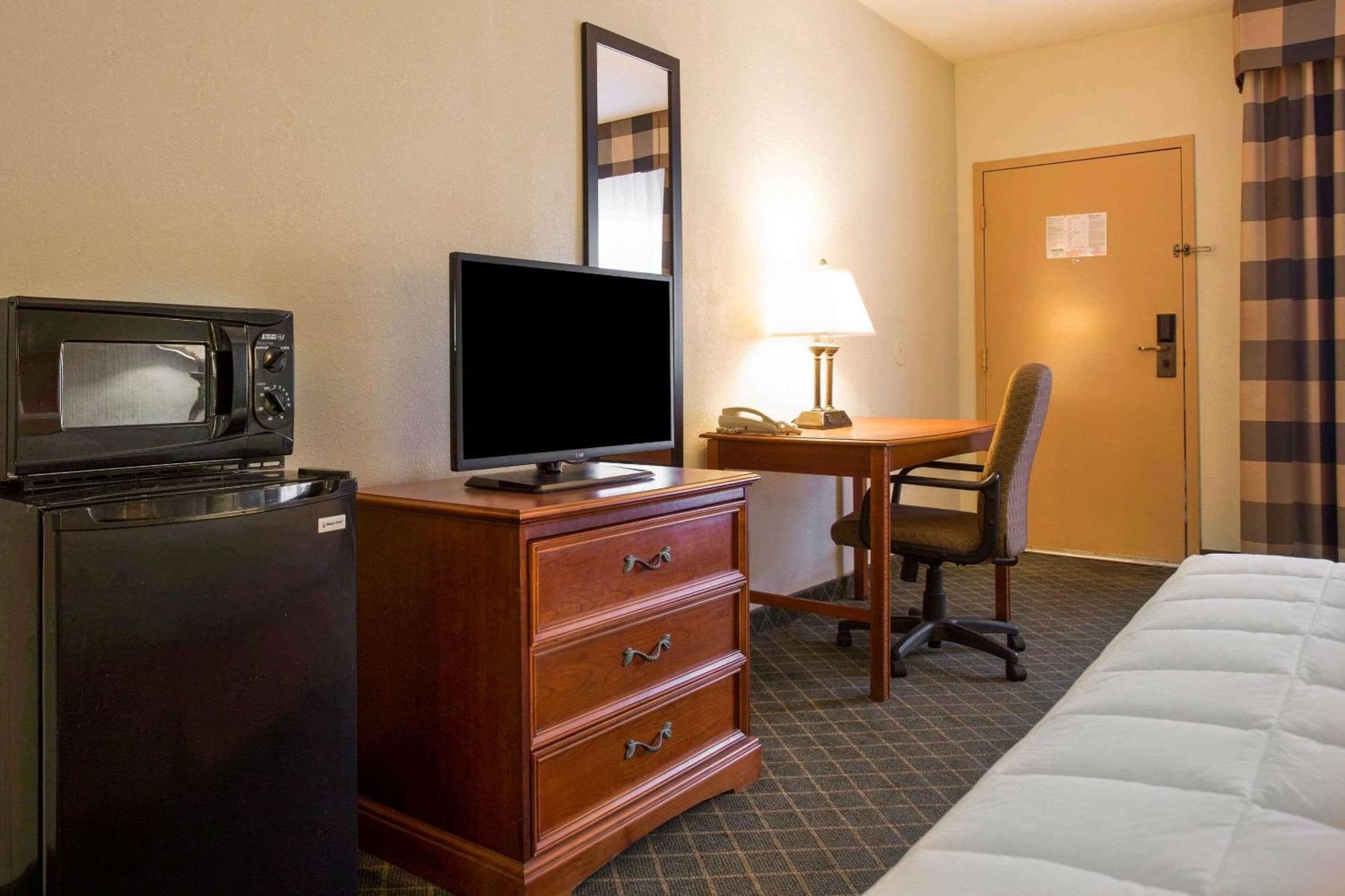 Clarion Inn & Suites Aiken South Eksteriør billede